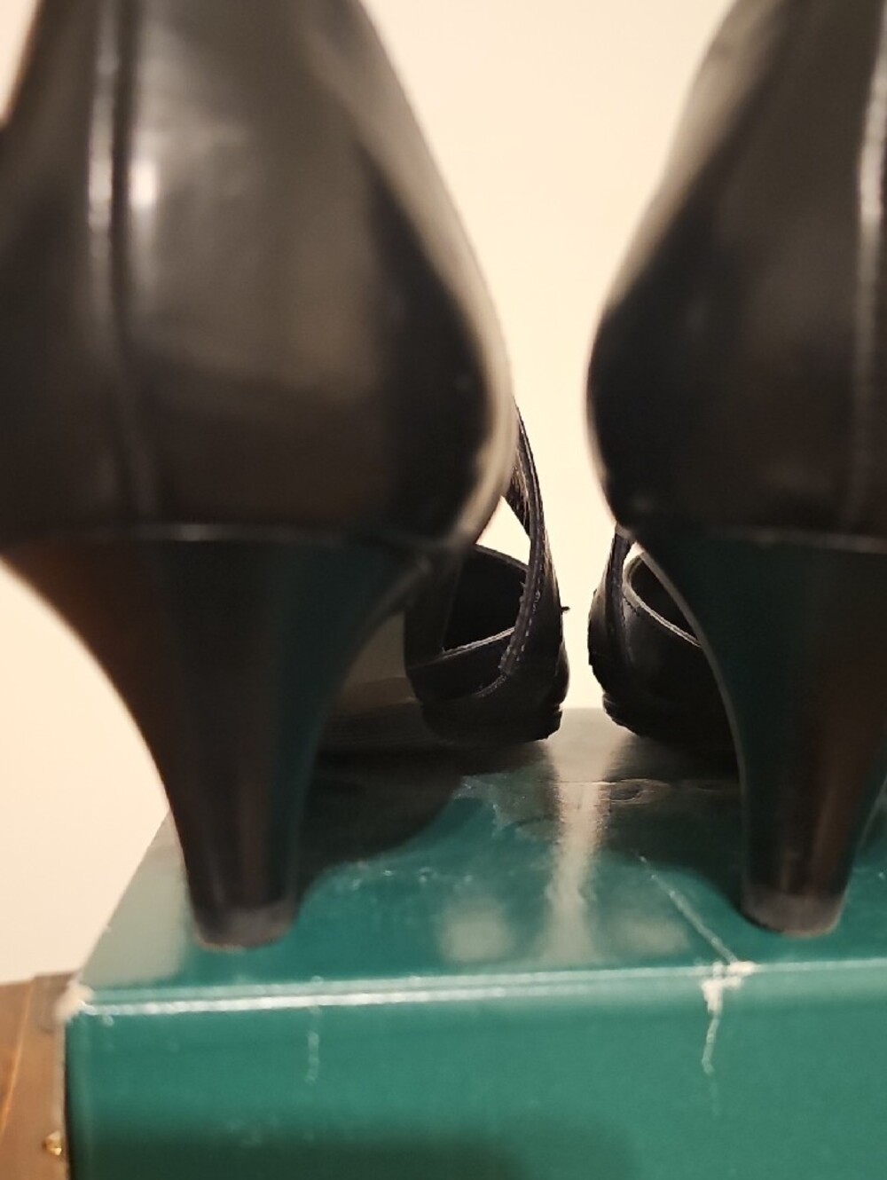 Paul Green Black Pointed Leather Cross-Strap Pumps - Picture 7 of 15